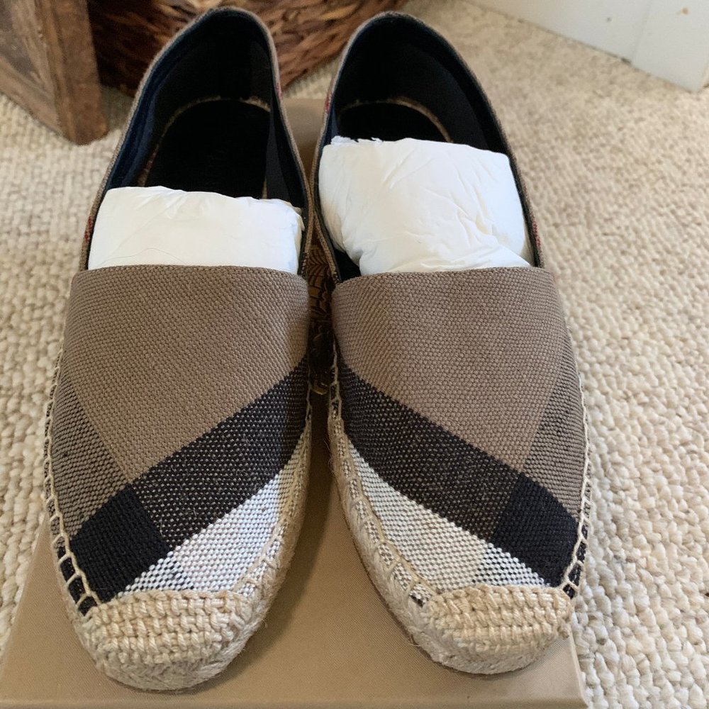 Burberry Tan and Black Espadrilles Chic Design